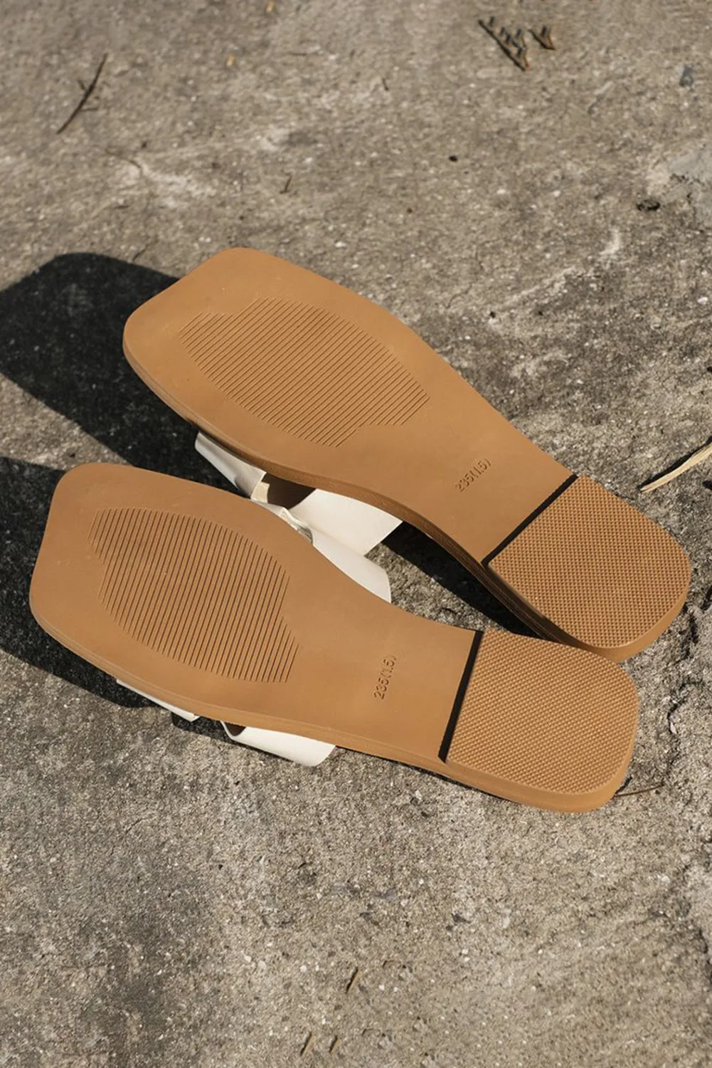 Women's White Metal Buckle Chained Square Open Toe Flat Slippers